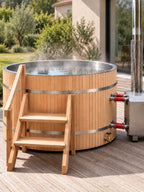 Bain nordique Jetée installé sur une terrasse au jardin