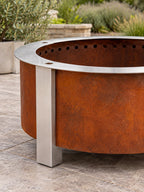 Patine de l'acier corten et rebord inox du brasero Brise