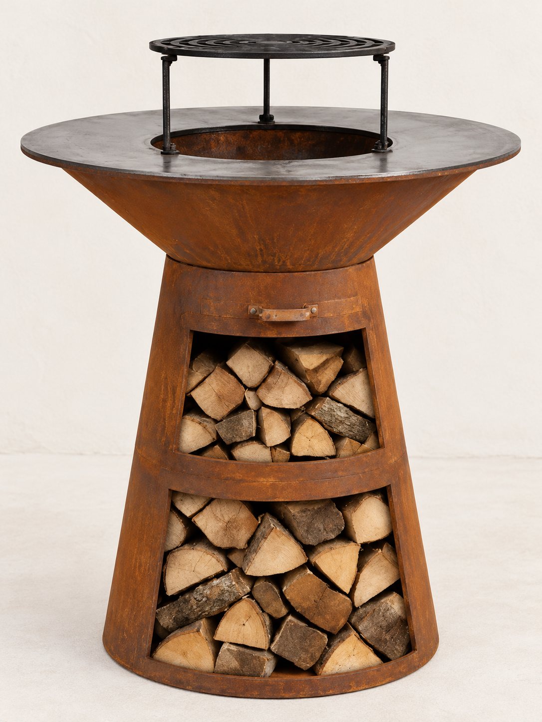 Brasero plancha Phare en acier corten, sur fond clair