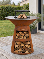 Brasero plancha Phare corten dans un jardin