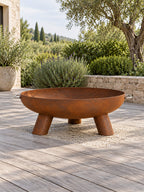 Vasque à feu Grève dans un jardin